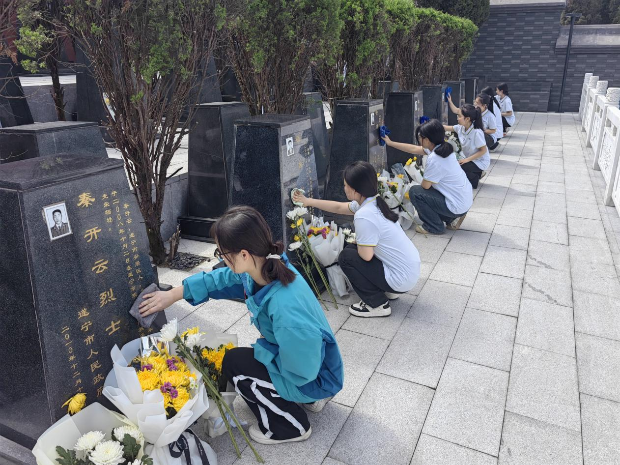 清明祭英烈 ，弘揚(yáng)民族魂——記遂寧一中2024清明祭英烈活動(dòng)