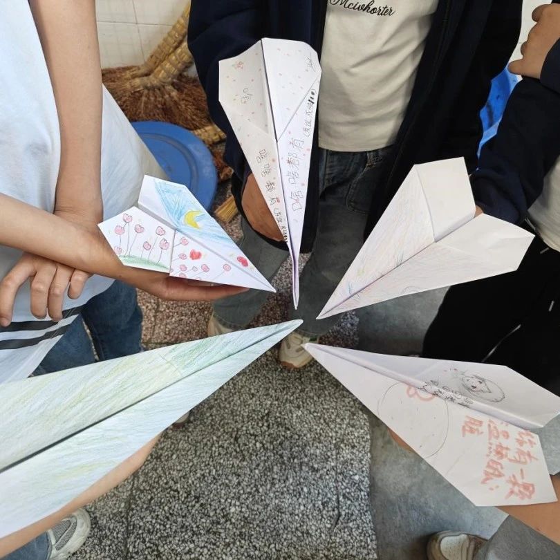 疊紙飛機放飛夢想.jpg